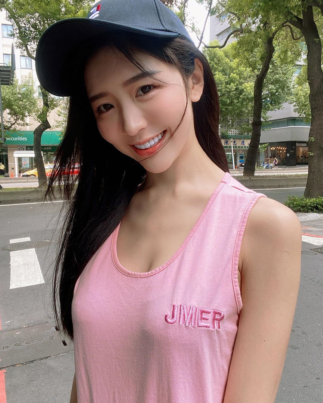 琪琪 意外地超有料...難得一露深溝現-第1章-图片3