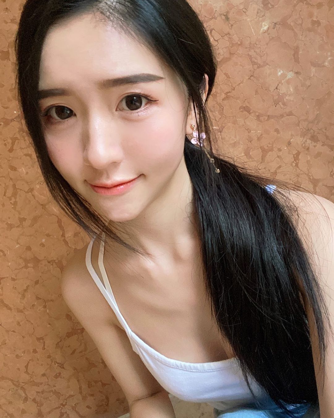 琪琪 意外地超有料...難得一露深溝現-第1章-图片13