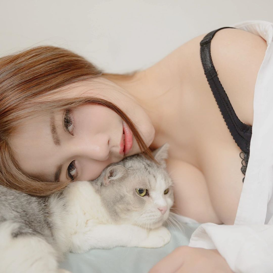 I really want to see when the cat G milk full of two balls are all seen in the light.-第1章-图片2