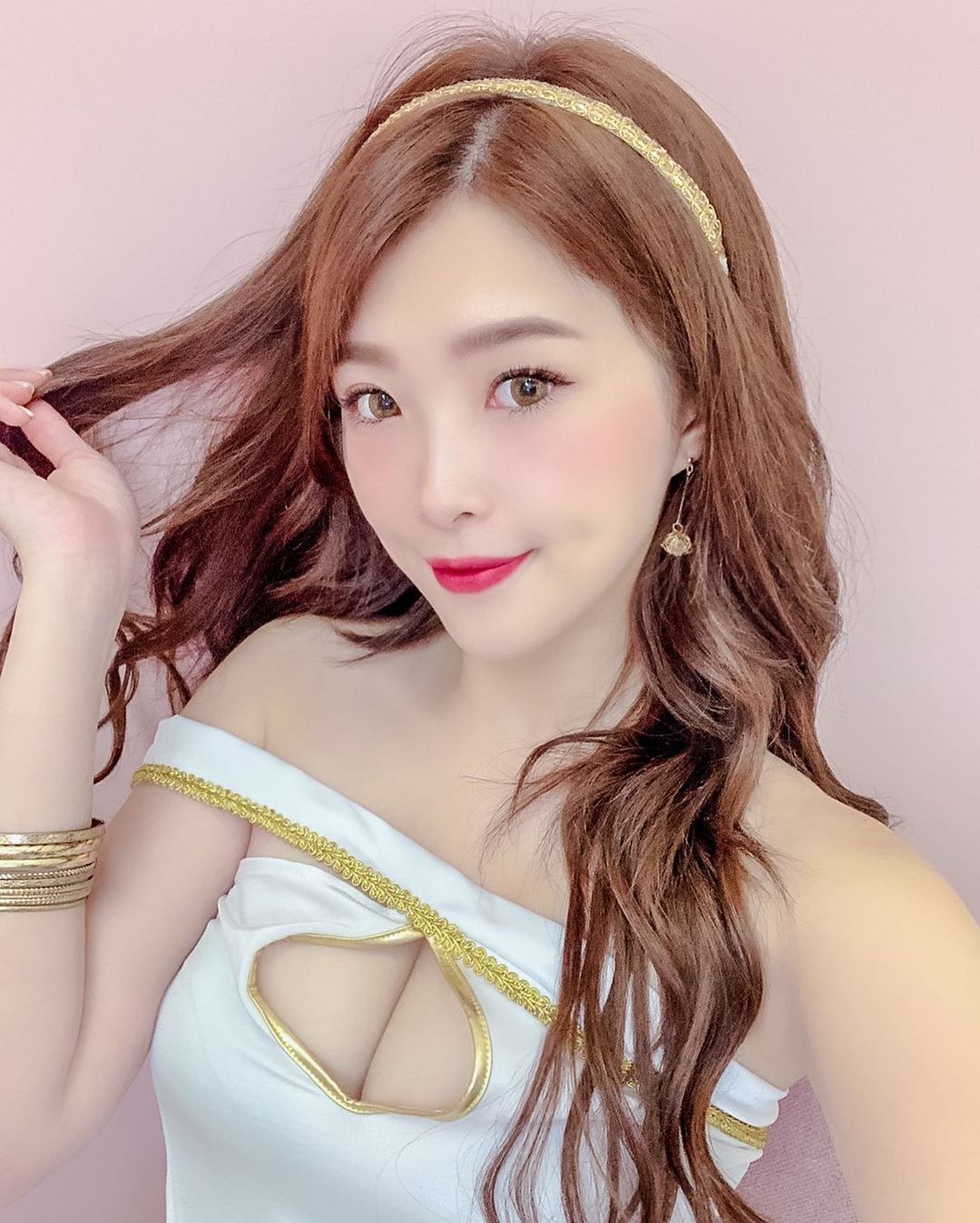 糖果 大膽露深溝事業線讓人難以忘懷-第1章-图片3