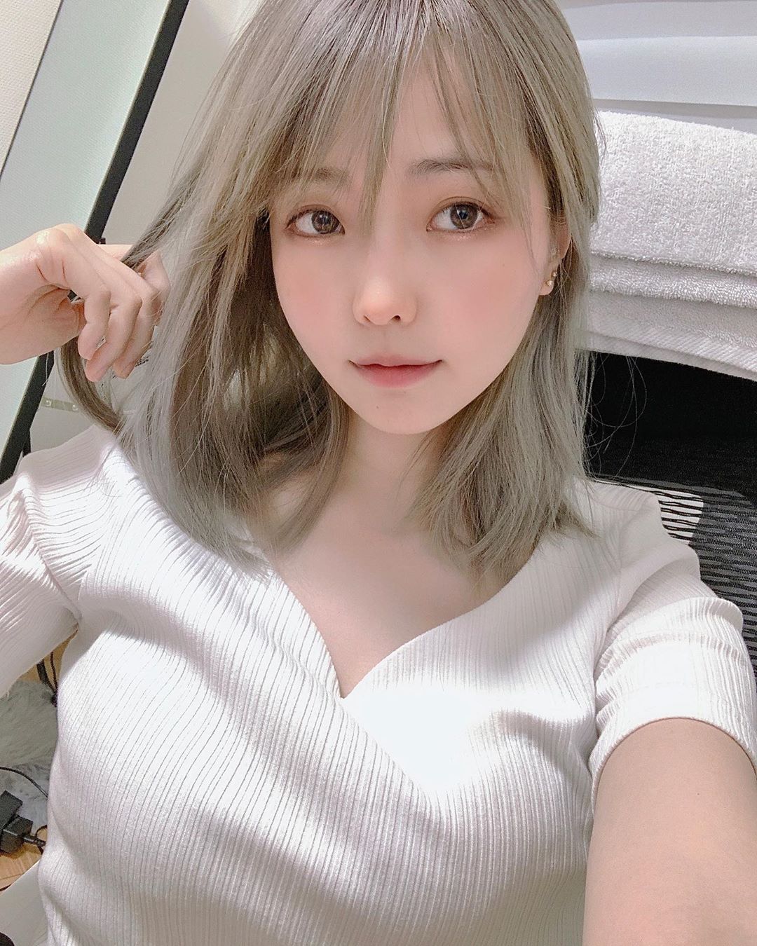 Ely 喜愛角色扮演....又正又兇男網看了全嗨-第1章-图片1