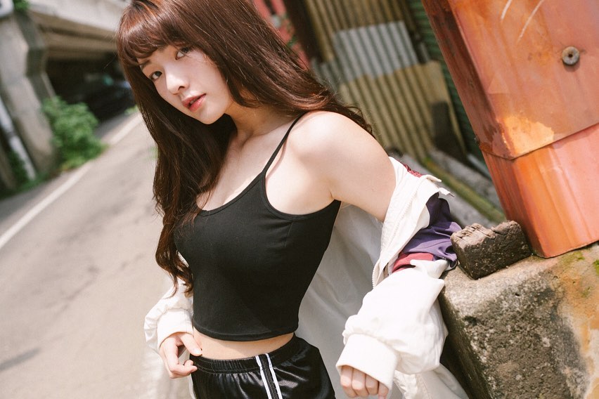 Joy appreciates the value of loving... looking at an electrical touch.-第1章-图片11