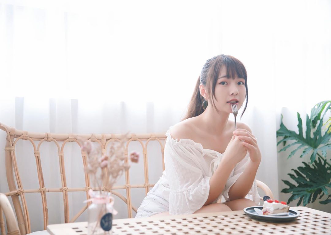 Joy appreciates the value of loving... looking at an electrical touch.-第1章-图片13