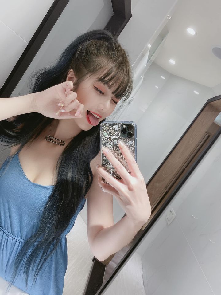 代替月光逞罰你！「小翎 LingLing」不小心就會被她甜美可人的外表吸引：不小心就愛上-第1章-图片1