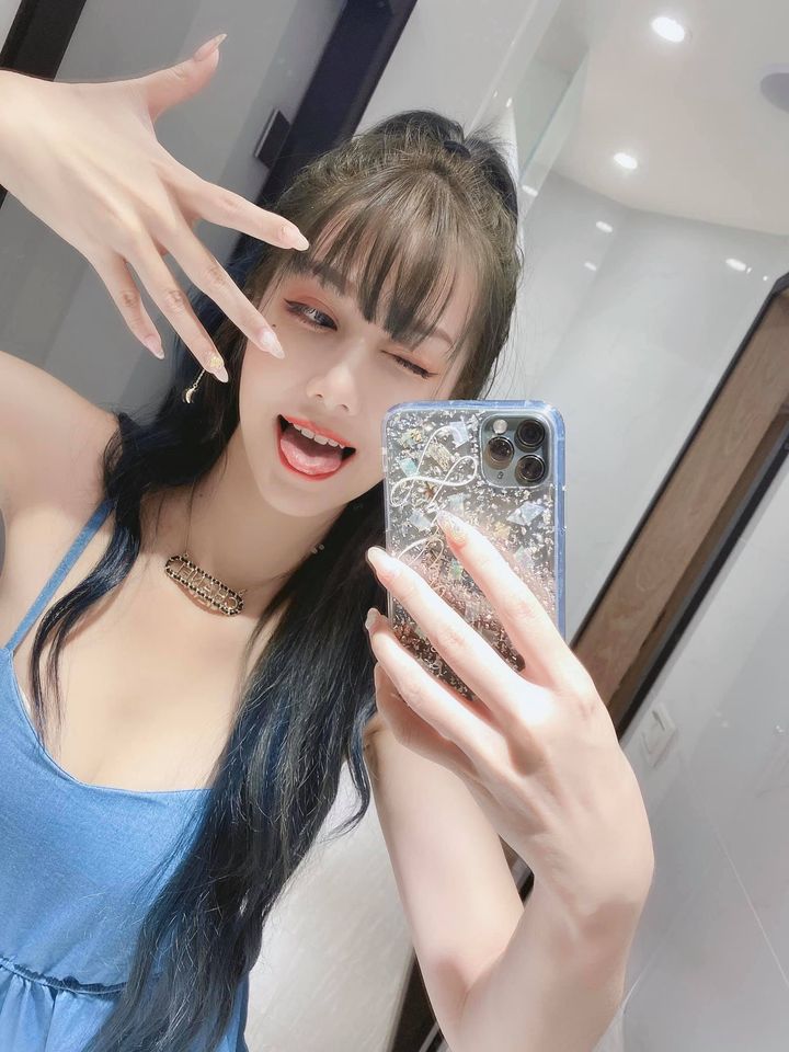 代替月光逞罰你！「小翎 LingLing」不小心就會被她甜美可人的外表吸引：不小心就愛上-第1章-图片2