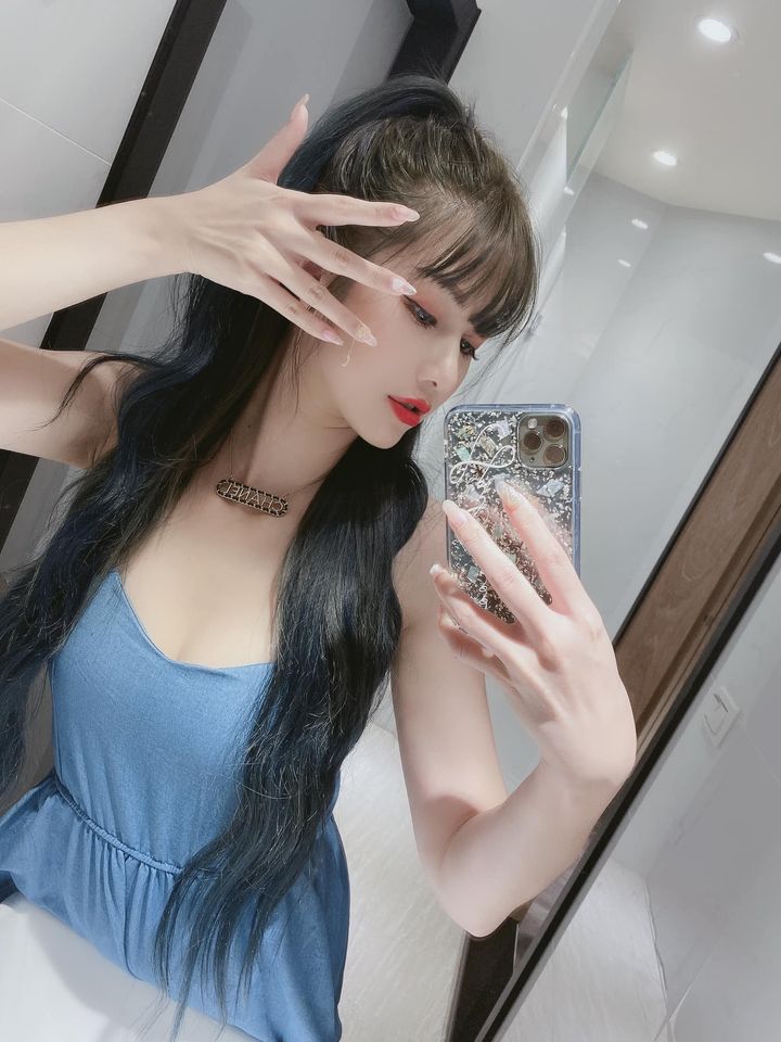 代替月光逞罰你！「小翎 LingLing」不小心就會被她甜美可人的外表吸引：不小心就愛上-第1章-图片3