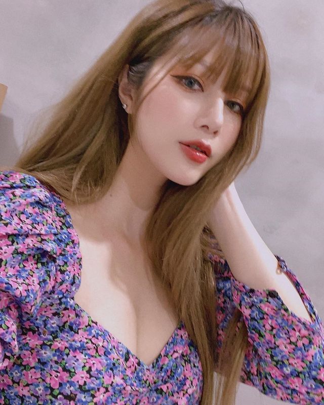 代替月光逞罰你！「小翎 LingLing」不小心就會被她甜美可人的外表吸引：不小心就愛上-第1章-图片12