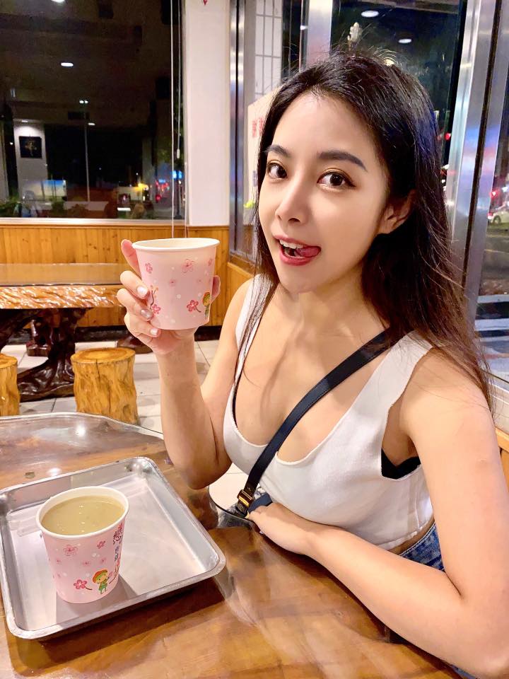 超殺天菜「古婉蓁 Amber」深邃輪廓帶著強烈的氣質和藏不住的好身材-第1章-图片2