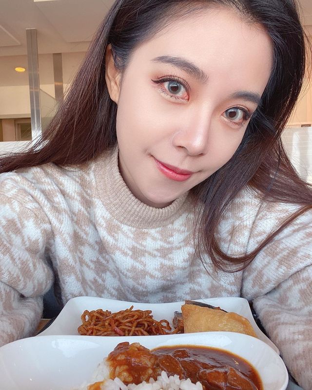 超殺天菜「古婉蓁 Amber」深邃輪廓帶著強烈的氣質和藏不住的好身材-第1章-图片9