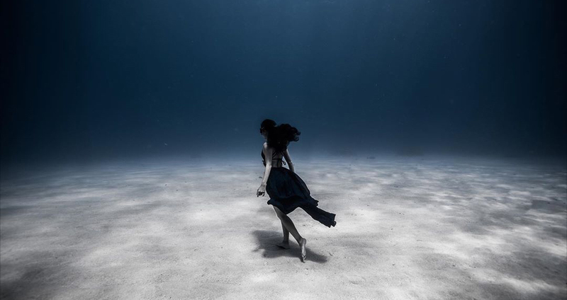 這世上真的有美人魚！「Vinny」完美身材曲線，在水中悠遊自如性感與陽光的化身-第1章-图片2