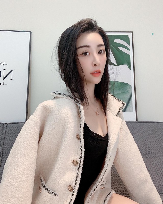 正妹Kimmy苡菲換上罩衫比基尼深不可測的事業線超吸睛-第1章-图片25