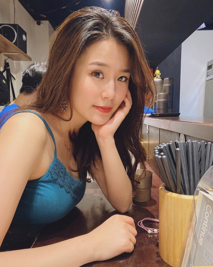 教練我想學游泳！上課自帶兩台「高壓幫補」圓圓的很飽滿：穿比基尼教學？～Liz-第1章-图片9