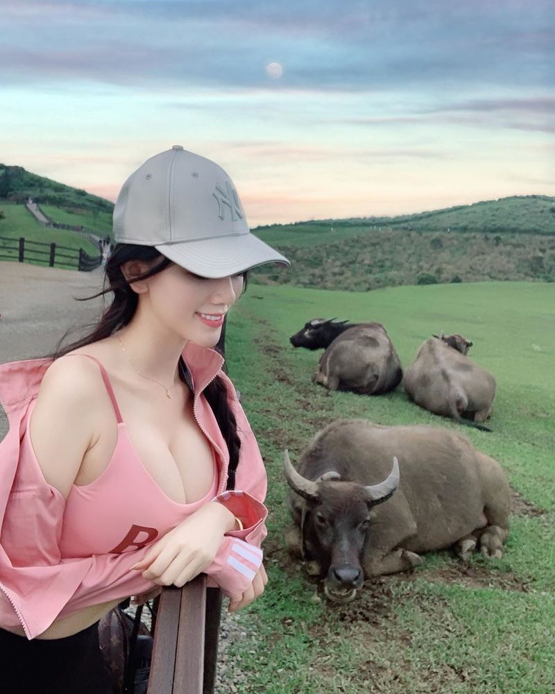 辣模千金性感回歸「翁子涵」迷人長腿美模直秀一字馬 大膽作風直露半球-第1章-图片39