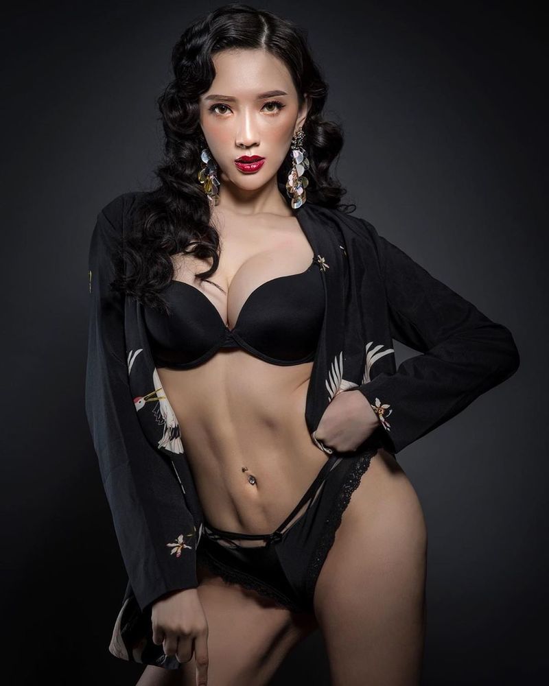 辣模千金性感回歸「翁子涵」迷人長腿美模直秀一字馬 大膽作風直露半球-第1章-图片50