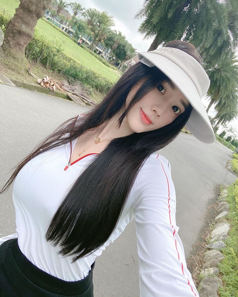 辣模千金性感回歸「翁子涵」迷人長腿美模直秀一字馬 大膽作風直露半球-第1章-图片53