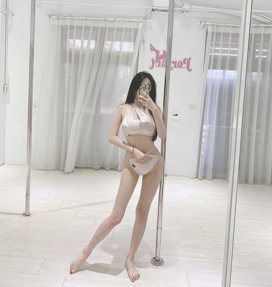 辣模千金性感回歸「翁子涵」迷人長腿美模直秀一字馬 大膽作風直露半球-第1章-图片65