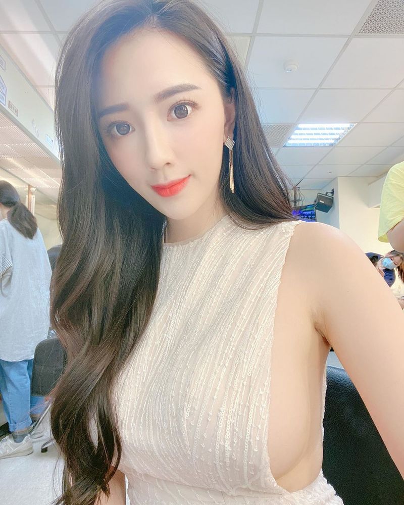 辣模千金性感回歸「翁子涵」迷人長腿美模直秀一字馬 大膽作風直露半球-第1章-图片88