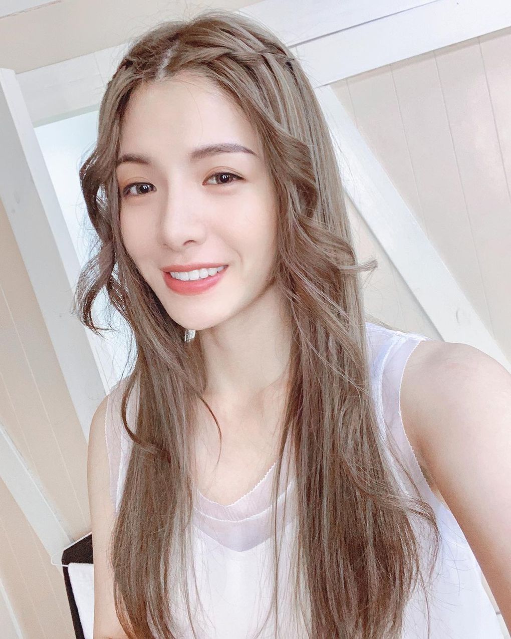 前空姐「方宣凝 Shanny」雪白肌膚、立體五官 撞臉女神許瑋甯 氣質也不容小覷-第1章-图片4