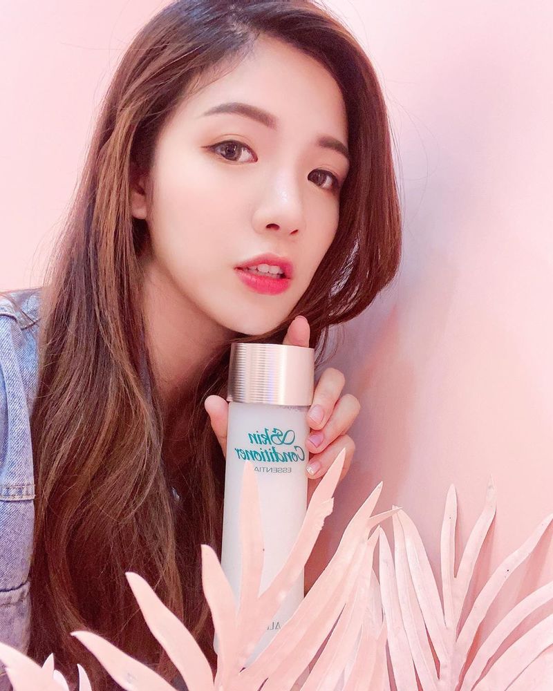 前空姐「方宣凝 Shanny」雪白肌膚、立體五官 撞臉女神許瑋甯 氣質也不容小覷-第1章-图片12