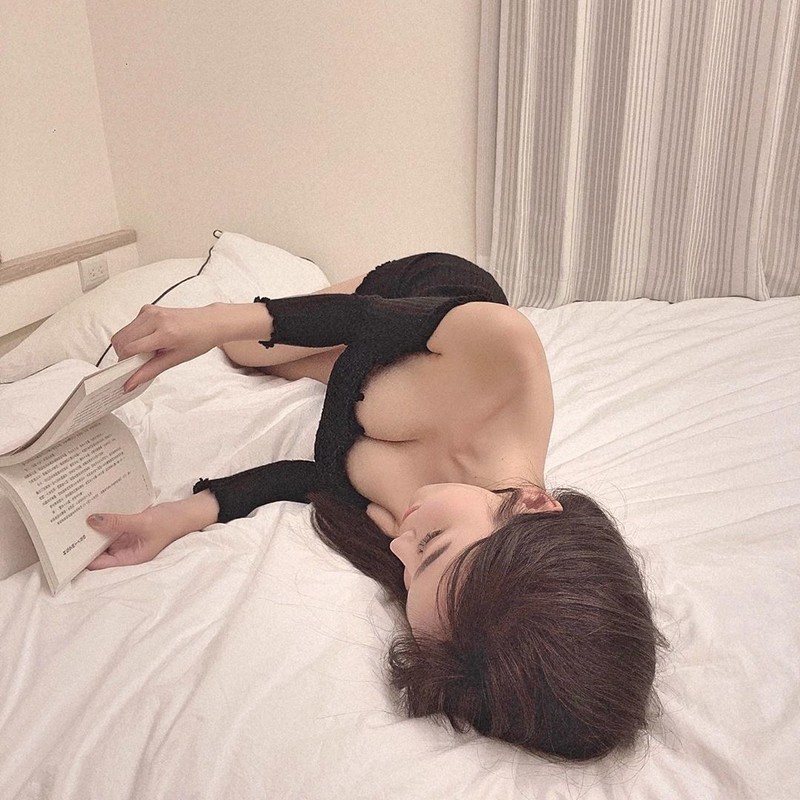 小魚Savina墾丁白砂灣換上養眼比基尼一彎腰白皙深溝露出讓人噴鼻血-第1章-图片6