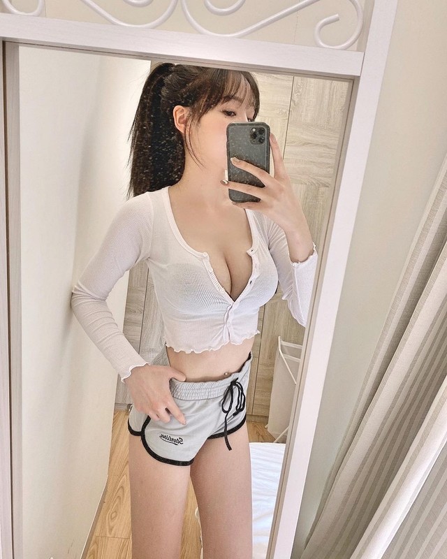 小魚Savina墾丁白砂灣換上養眼比基尼一彎腰白皙深溝露出讓人噴鼻血-第1章-图片15