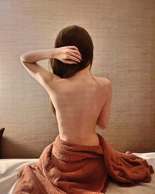 小魚Savina墾丁白砂灣換上養眼比基尼一彎腰白皙深溝露出讓人噴鼻血-第1章-图片19