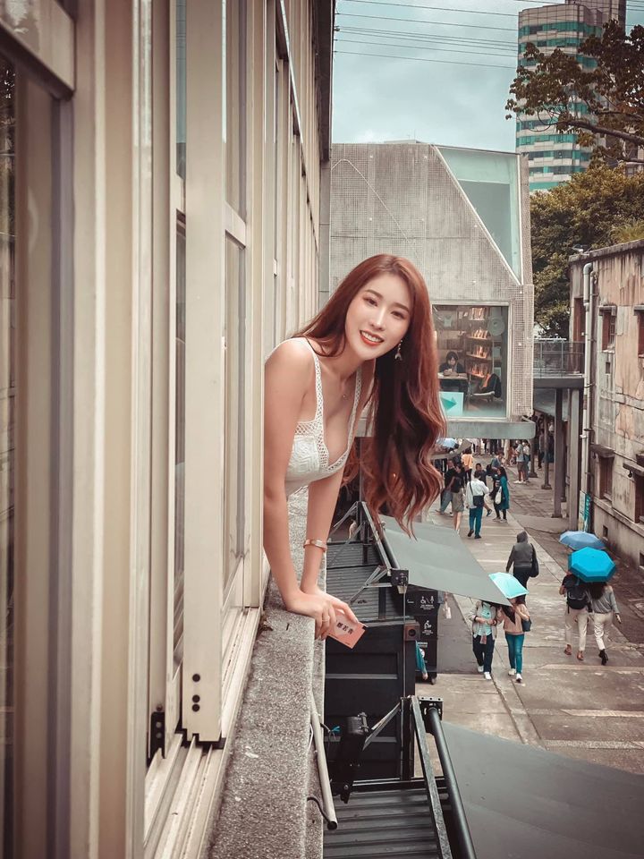 天使面孔的亞洲小姐推廣大使「鄭若青」香肩鎖骨好迷人，深邃精緻五官搭上完美曲線-第1章-图片3