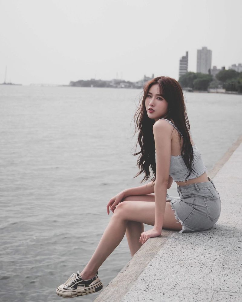 天使面孔的亞洲小姐推廣大使「鄭若青」香肩鎖骨好迷人，深邃精緻五官搭上完美曲線-第1章-图片23