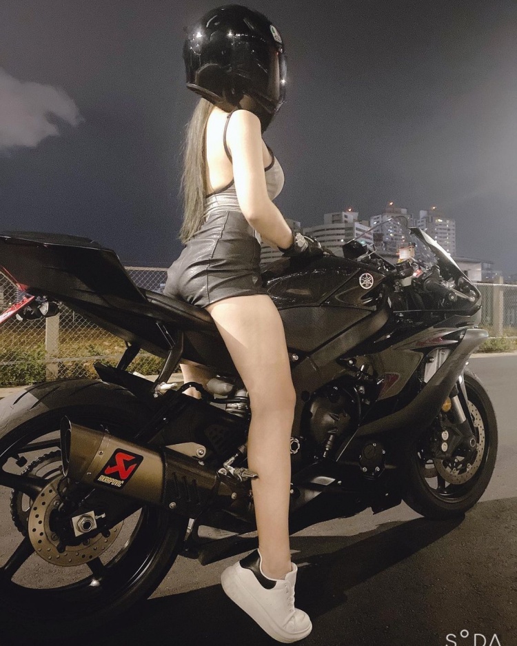 香車就是要配美人！重機妹自帶「軟嫩安全氣囊」正面整個兇爆：想上車~菈菈-第1章-图片4