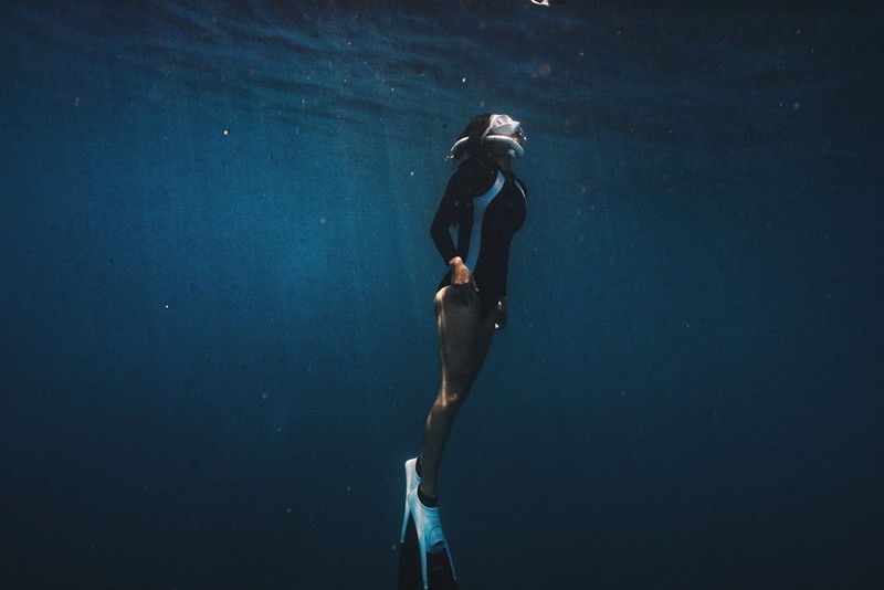 正妹茜茜台北101前長輩大方秀超級深溝吸引路人眼光-第1章-图片22