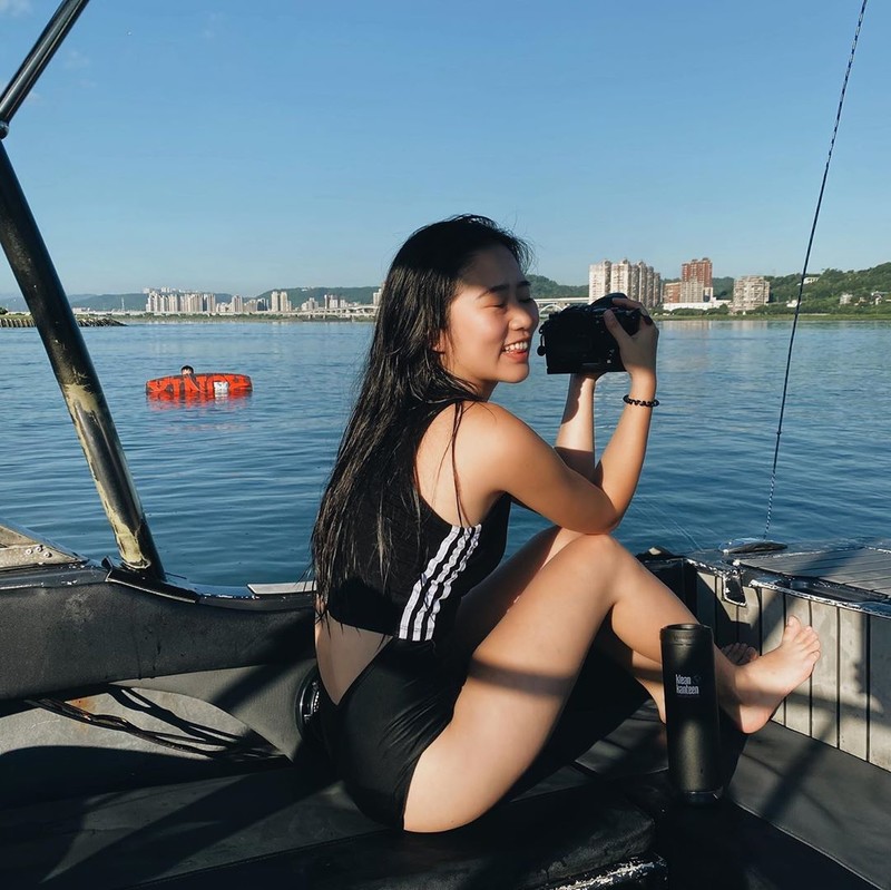 正妹茜茜台北101前長輩大方秀超級深溝吸引路人眼光-第1章-图片27