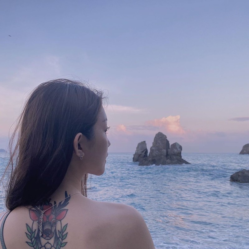 空靈系氣質主播「麗茲」穿比基尼玩沙玩到全身都是可以幫她拍乾淨嗎-第1章-图片14