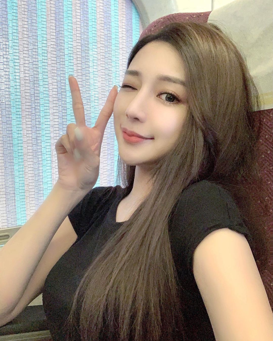 羅兒 氣質滿滿沒想到也很有料 網友：超美