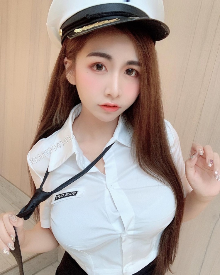 捷運前方小姐姐太優質…視線往下一飄「1/2豐滿胸器」盡收眼底：白嫩飽滿~周念薰-第1章-图片5