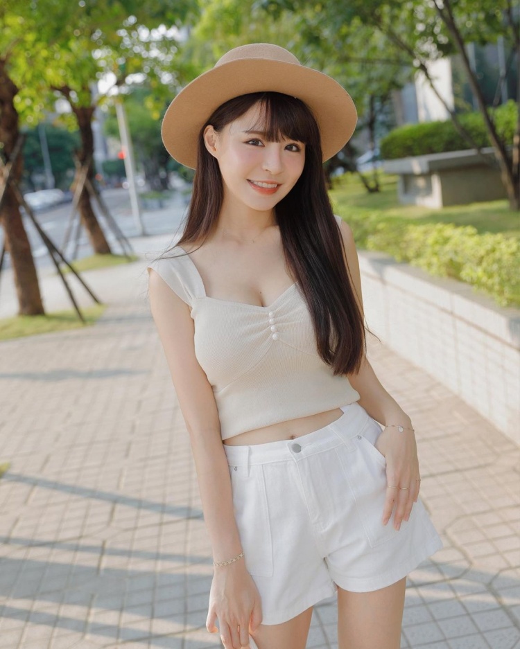 元元不只胸大腿也超讚！穿裙子「私密三角地帶」神秘領域讓人心癢癢…-第1章-图片2