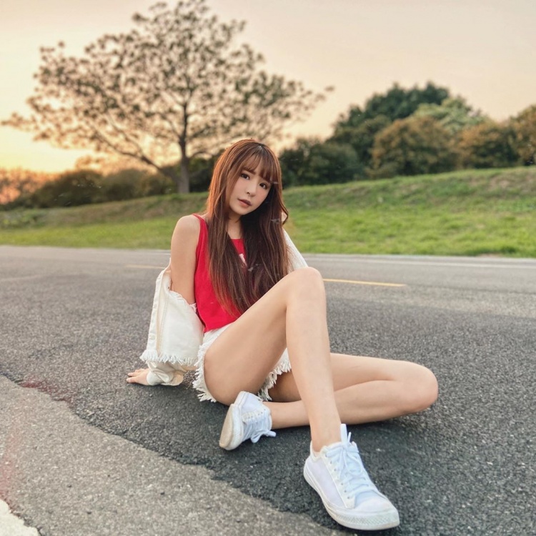 元元不只胸大腿也超讚！穿裙子「私密三角地帶」神秘領域讓人心癢癢…-第1章-图片10