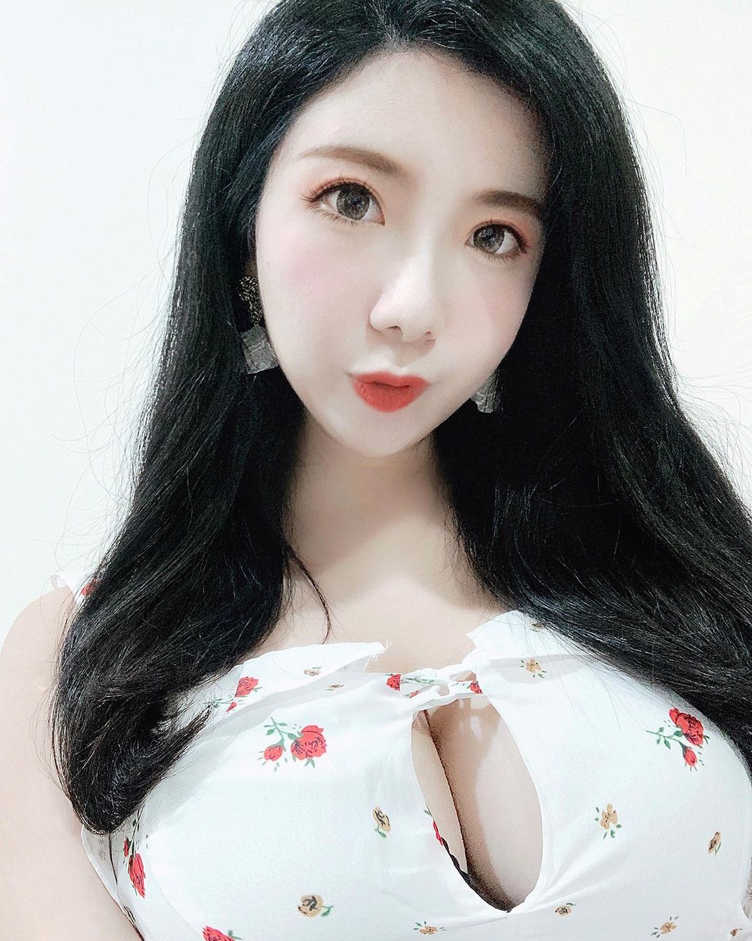 Bella Bella is super sexy... that pair is big and white.-第1章-图片7