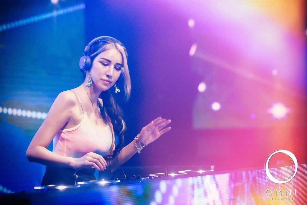 台俄混血美女DJ「若熙娘娘 DJ Rara」高冷臉蛋加上活潑個性，超美女神嗨翻每個派對-第1章-图片12