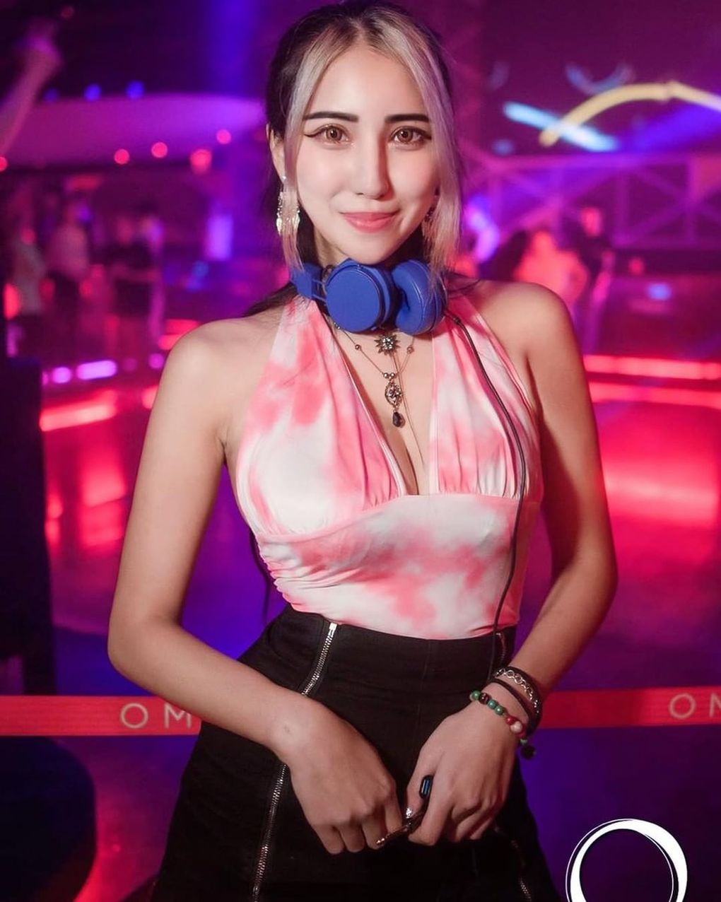 台俄混血美女DJ「若熙娘娘 DJ Rara」高冷臉蛋加上活潑個性，超美女神嗨翻每個派對-第1章-图片14