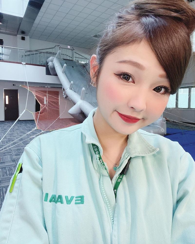 甜甜空姐「布萊兒」風景都在變就只有那個笑容完美不變 宛如娃娃的臉蛋-第1章-图片13