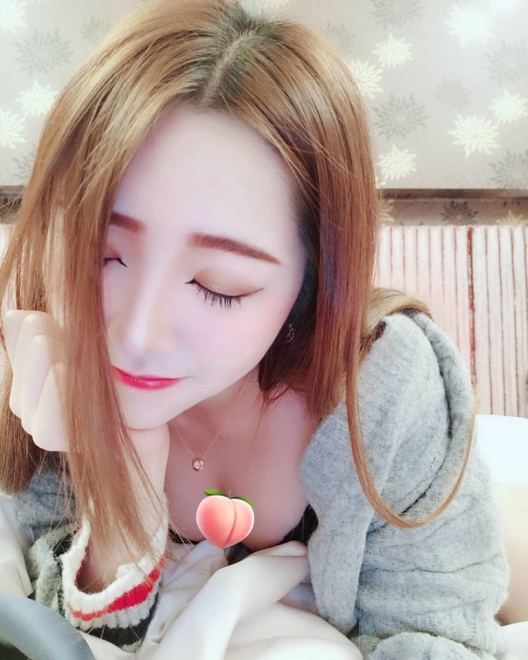 超犯規「仙氣臉龐＋渾圓雙球」長腿爆乳正妹海上戲水：泳裝完全撐不住XD~唐芮-第1章-图片4