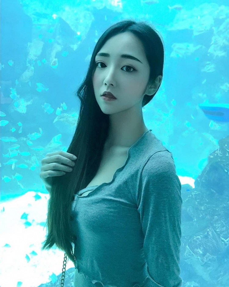 超犯規「仙氣臉龐＋渾圓雙球」長腿爆乳正妹海上戲水：泳裝完全撐不住XD~唐芮-第1章-图片10