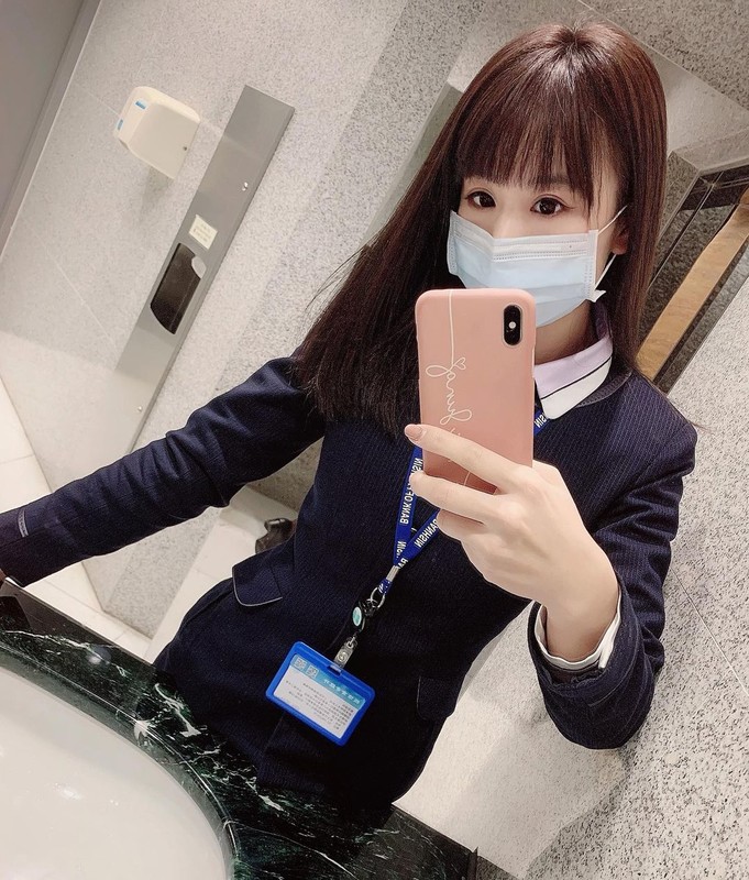 正妹銀行員蓉蓉漫畫屋大秀白皙美腿性感曲線穠纖合度美呆了-第1章-图片5