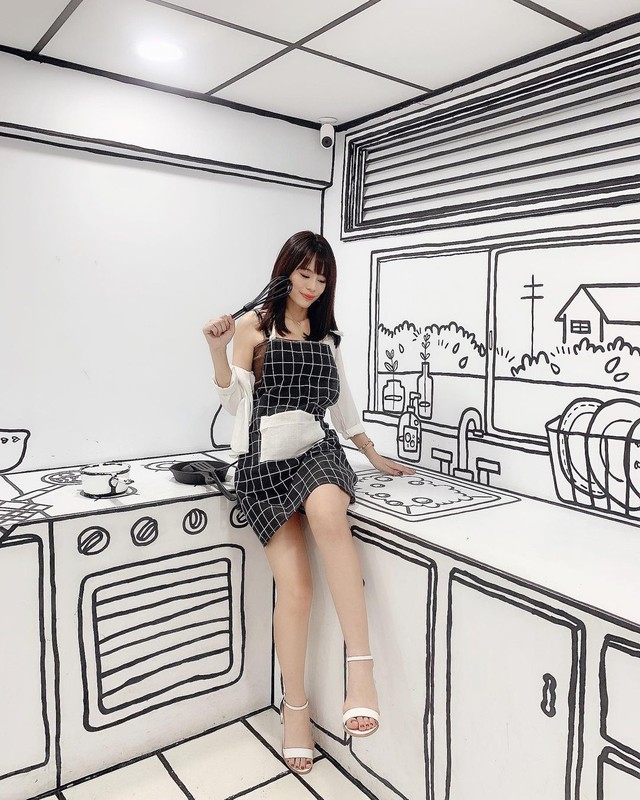 正妹銀行員蓉蓉漫畫屋大秀白皙美腿性感曲線穠纖合度美呆了-第1章-图片10