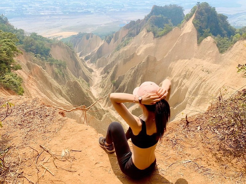 正妹銀行員蓉蓉漫畫屋大秀白皙美腿性感曲線穠纖合度美呆了-第1章-图片15