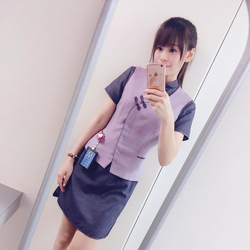 正妹銀行員蓉蓉漫畫屋大秀白皙美腿性感曲線穠纖合度美呆了-第1章-图片17