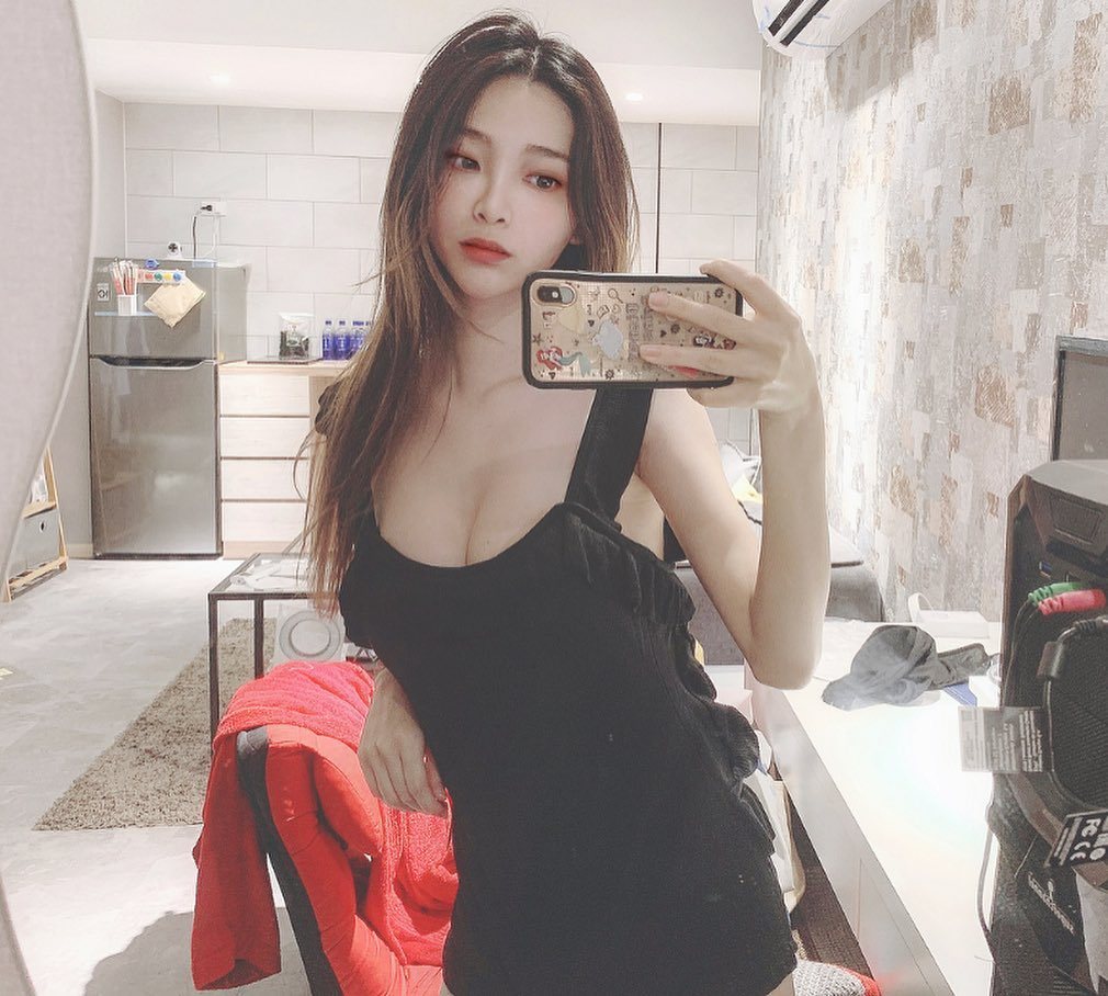 白皙小仙女「Lily」不食人間煙火的甜美脫俗，超不科學螞蟻腰性感到爆炸-第1章-图片6