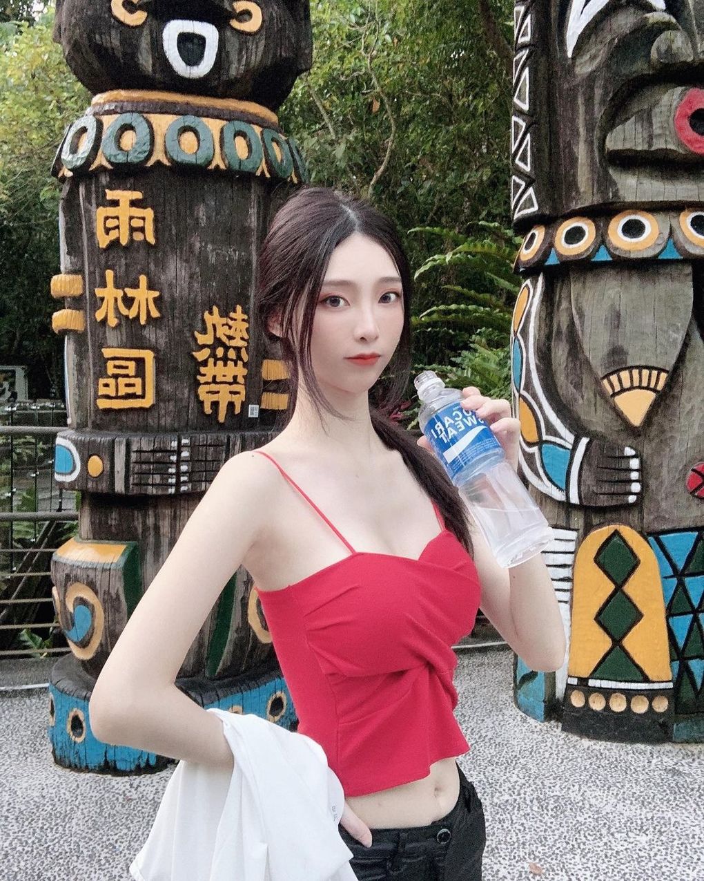 白皙小仙女「Lily」不食人間煙火的甜美脫俗，超不科學螞蟻腰性感到爆炸-第1章-图片7