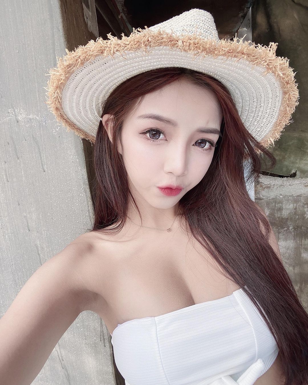 Linda Extreme Divine Body Looking Enough Nose Blood Crazy: It's Too Amazing-第1章-图片3