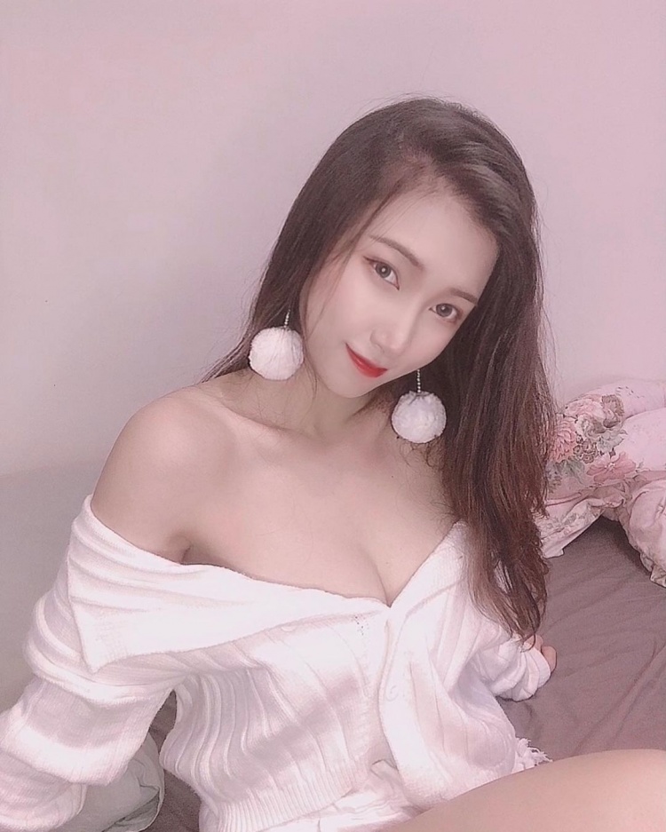 想當母球衝擊妳的心！氣質妹自帶「飽滿九號球」露出滿滿春光：一起打撞球-第1章-图片9